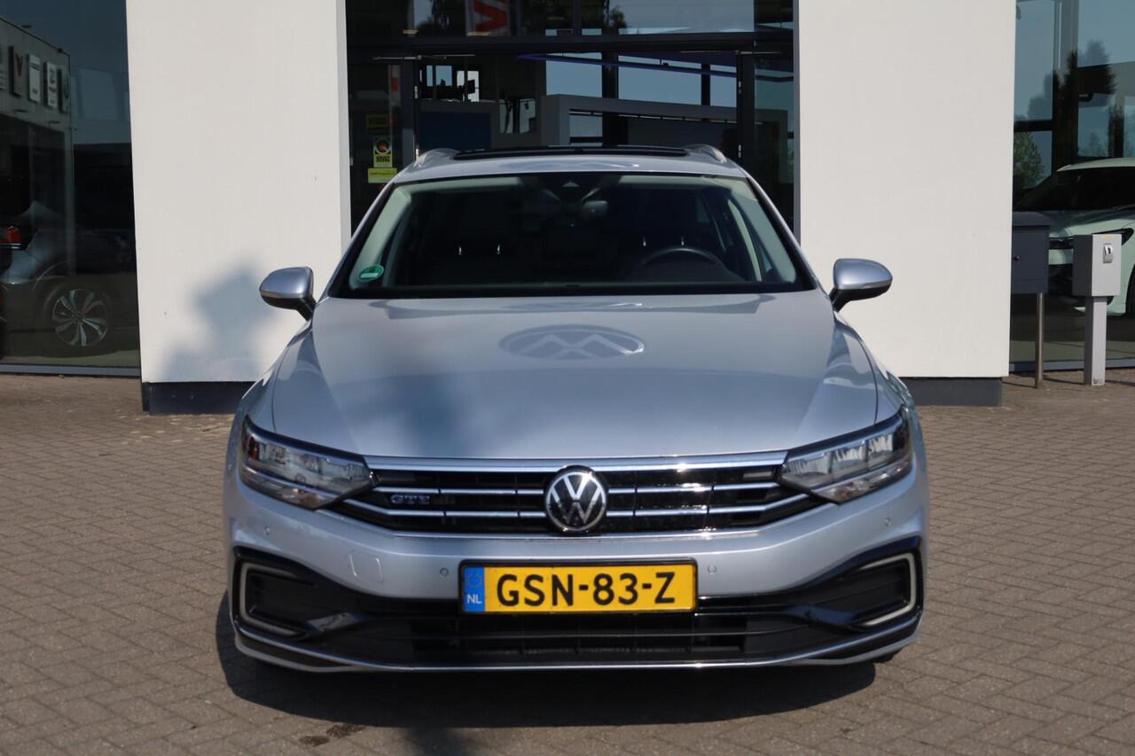 Volkswagen PASSAT Variant 1.4 TSI PHEV GTE Business 218PK / 160kW DSG, Digital Cockpit Pro (26cm), 60 maanden 100.000km garantie leder / alcantara bekleding, dodehoekdetectie (side assist), panoramadak, discover pro navigatie, verwarmbare voorstoelen, achteruitrijcamera (r