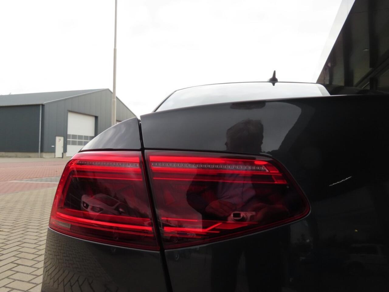Volkswagen PASSAT 1.5 TSI Elegance R-Line Led Pano Adapt Cruise 2020