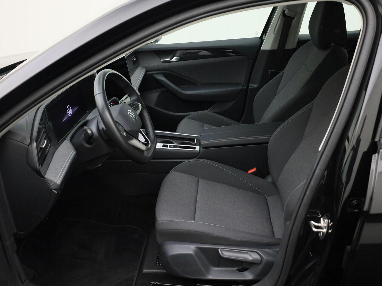 Volkswagen PASSAT Variant 1.5eTSI/150PK DSG · Navigatie · Stoel-& stuurverwarming · Apple/Android · Garantie tot juni 2026