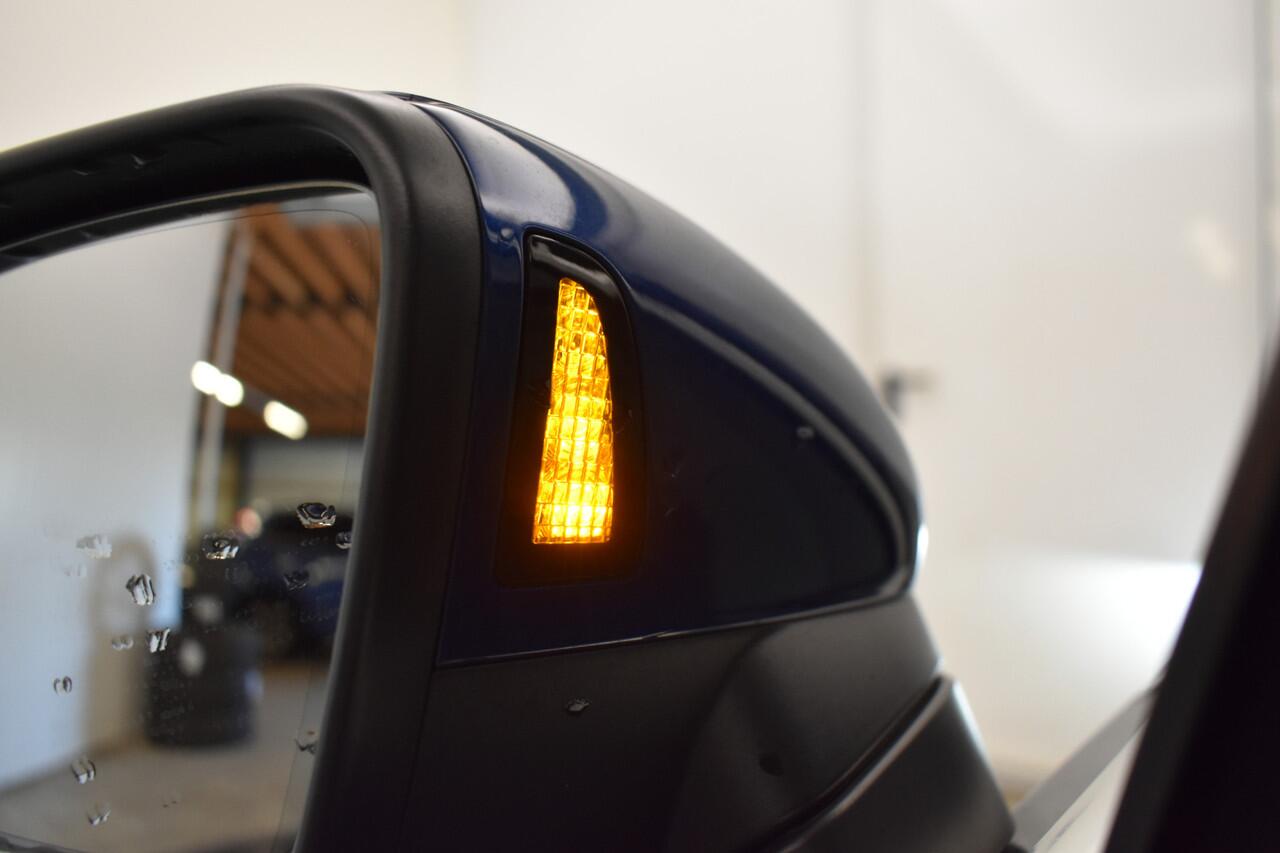 Volkswagen PASSAT GTE Head-up Disp Pano 360°Cam eLTrekh+aKlep Memo-seats Dhoek Det