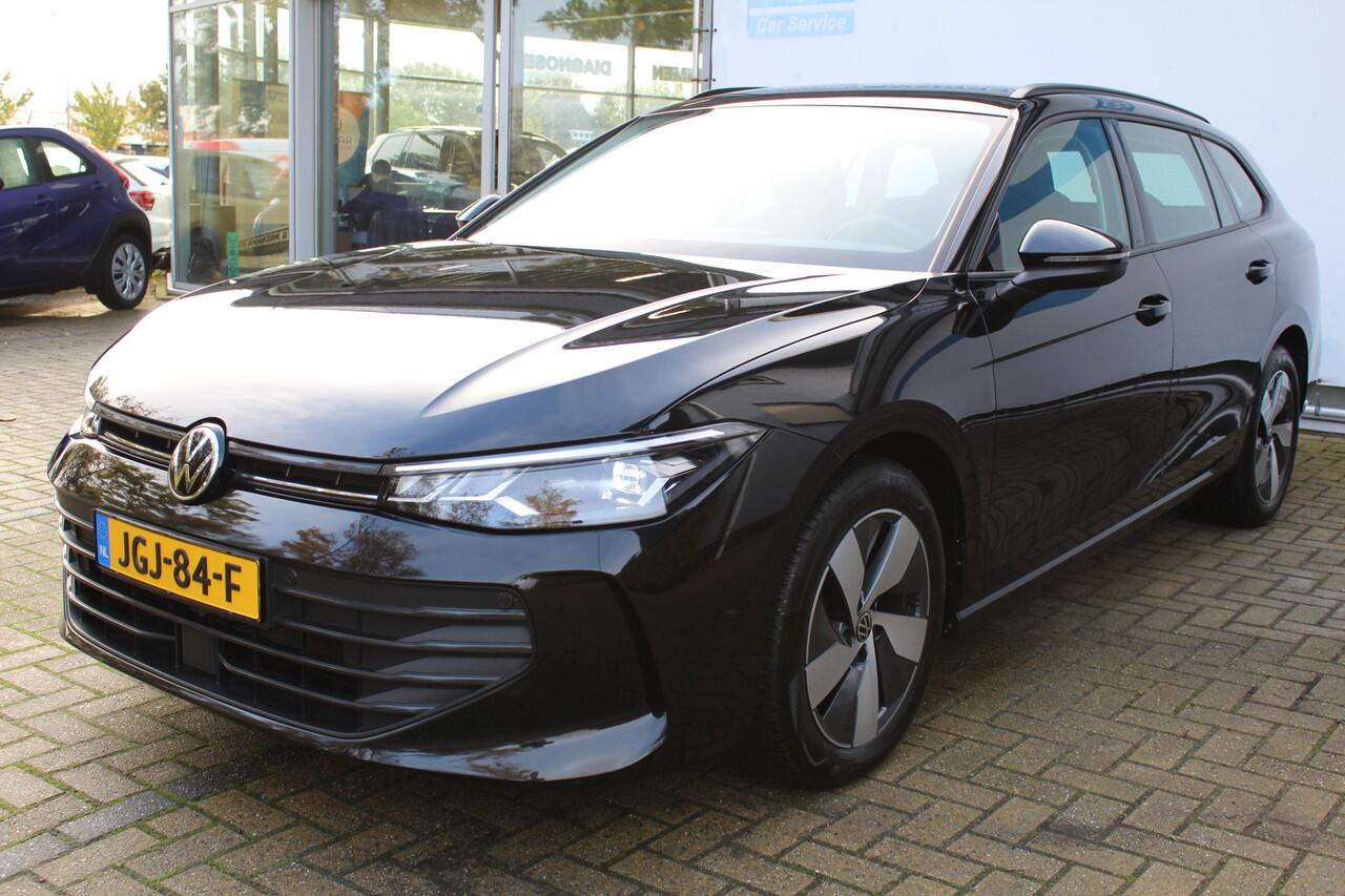 Volkswagen PASSAT Variant 1.5 eTSI 150 pk | Incl. 12 maanden Garantie | Stoel/stuur verwarming | Achteruitrijcamera | Adaptive cruise controle | Dodehoekdetectie | Parkeersensoren V+A | Navigatie | Apple CarPlay/Android Auto | Draadloze telefoonlader | Climate controle | L