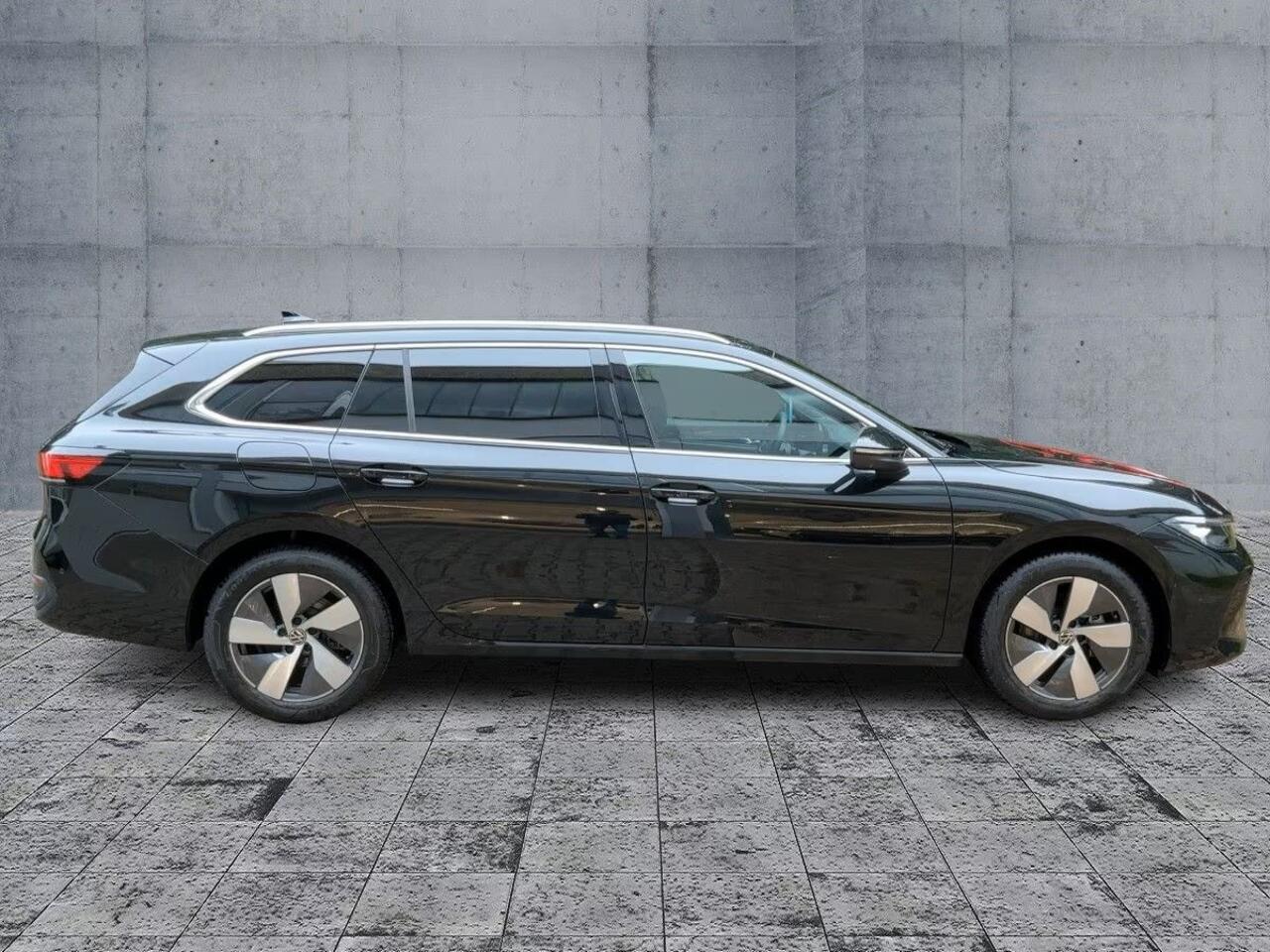 Volkswagen PASSAT Variant 2.0 TDI 150 PK DSG ACC Trekhaak Massage LED 360 Camera