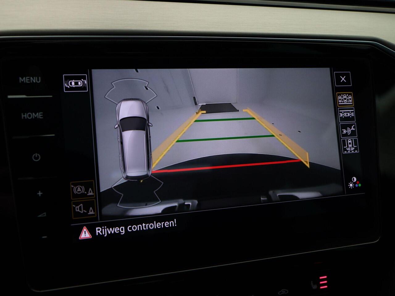 Volkswagen PASSAT Variant 1.5 TSi 150 Pk Automaat R-Line Business + | Panorama Dak | Carplay | Elektrische Achterklep | Stoel Verwarming | Leder Alcantara Bekleding | Full LED | 17 Inch | 53.430 km!!