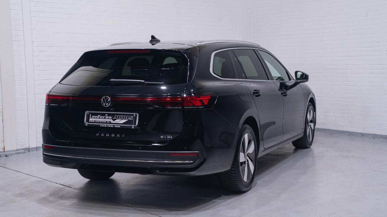 Volkswagen PASSAT Variant 1.5 eTSI Business Trekhaak IQ Drive Apple Carplay Winterpakket 360 Camera Akoestisch pakket