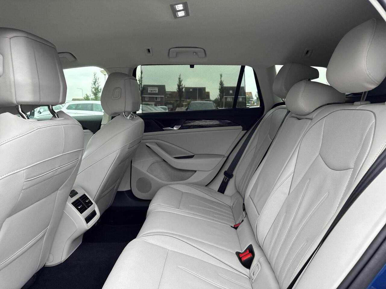 Volkswagen PASSAT Variant 1.5 eHybrid Elegance | Trekhaak | Leder | 18 inch | 150 pk | Automaat | SOH 100% |