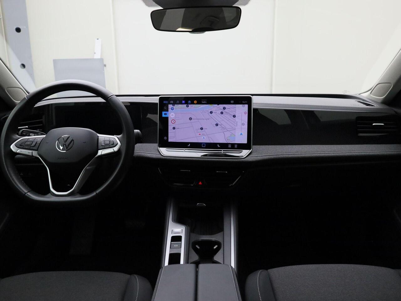 Volkswagen PASSAT Variant 1.5eTSI/150PK DSG · Navigatie · Camera · Stoel- & stuurverwarming · Apple/Android Car Play · Garantie tot mei 2026