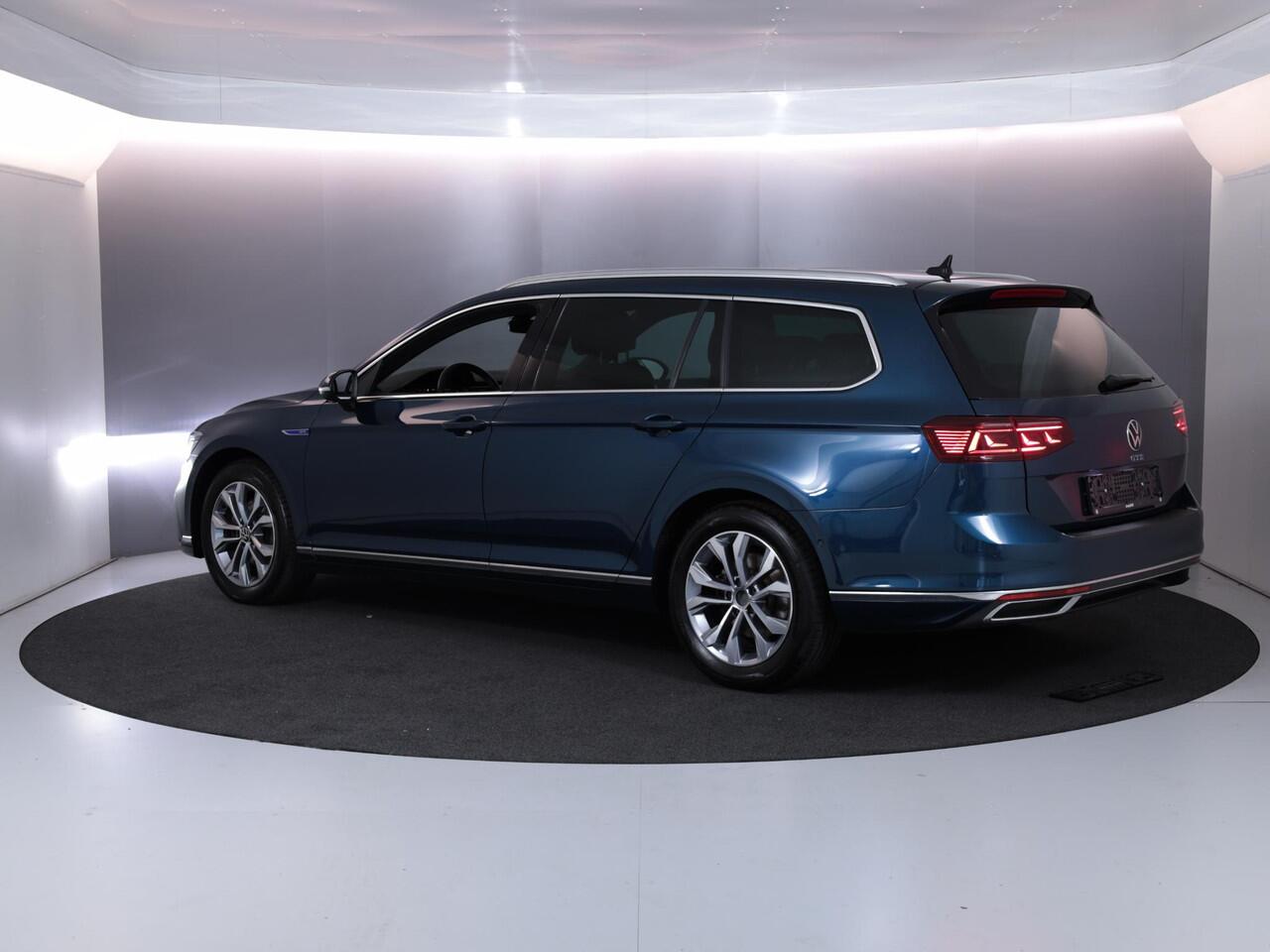 Volkswagen PASSAT Variant 1.4 TSI PHEV GTE Business 218 pk Automaat (DSG) | Navigatie | Panoramadak | Parkeersensoren (Park assist) | Achteruitrijcamera | Matrix LED koplampen | Stoelverwarming |