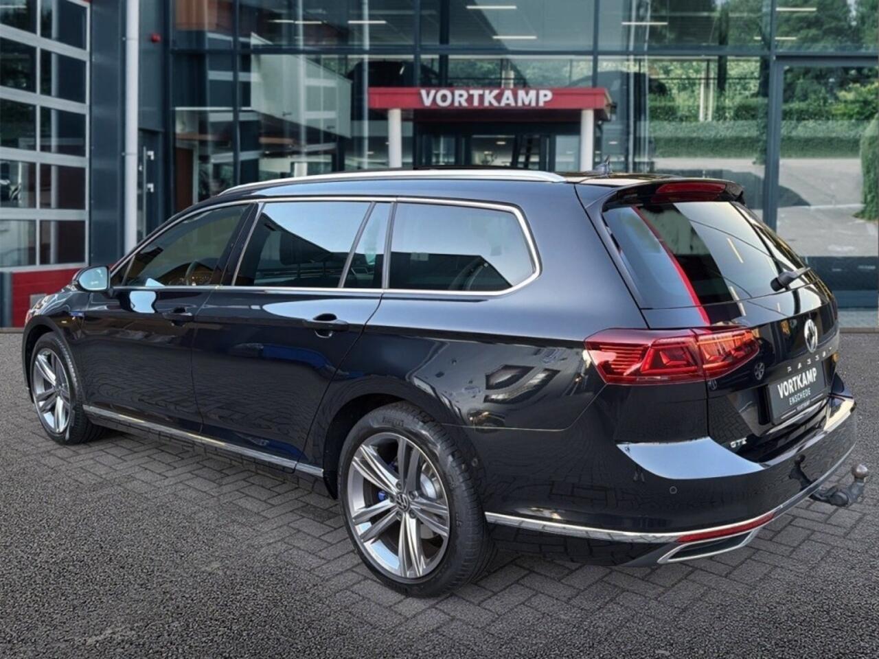 Volkswagen PASSAT 1.4 TSI DSG GTE PANO-DAK/CAMERA/TREKHAAK/MEMORY/NAVI/CARPLAY/ACC