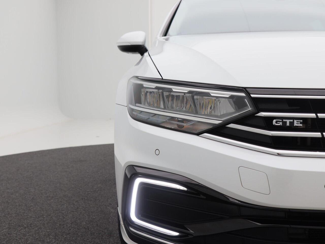 Volkswagen PASSAT Variant 1.4 TSi 218 Pk Automaat PHEV GTE Business | Adaptive Cruise | Camera | Trekhaak | Camera | Stoel Verwarming | Carplay | Navigatiesysteem | 18 Inch | 60.580 Km