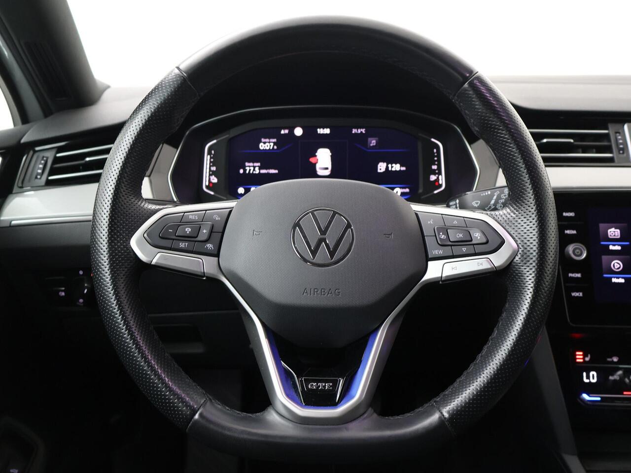 Volkswagen PASSAT Variant 1.4 TSI PHEV GTE Business | 218 PK | SoH 90% | Automaat | Trekhaak | Matrix LED koplampen | Navigatiesysteem | 18"LM velgen |