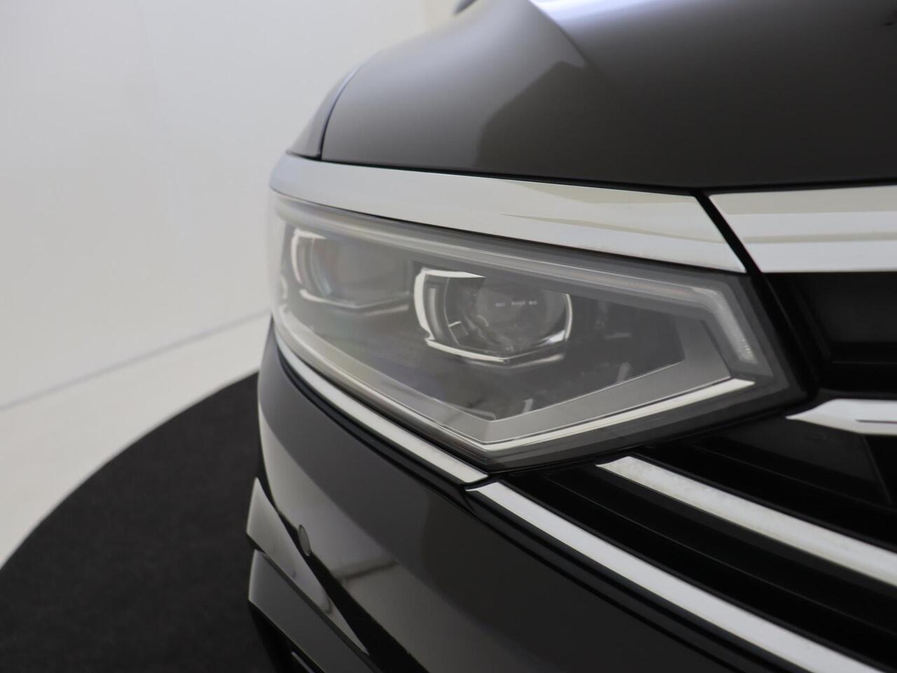 Volkswagen PASSAT Variant 1.4 TSI PHEV GTE Business | Digital cockpit Pro | 360 camera | Dodehoek detectie | Stoelverwarming voor en achter | Standkachel | Parkeerasisstent | LED matrix verlichting | Navigatie |