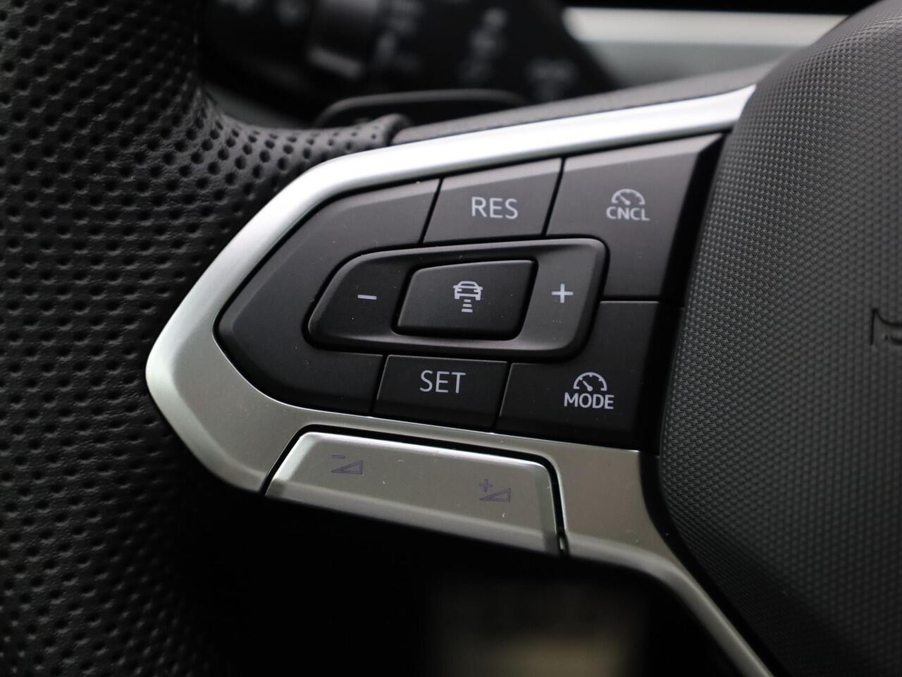 Volkswagen PASSAT 1.5 eTSI 150pk DSG R-Line-Edition · Panoramadak · 360 Camera · Head-Up Display · IQ Light · Harman Kardon Sound · Massagefunctie · Garantie t/m 22-01-2029 of 100.000km · Prijs is incl Inruilbonus . MEGA Sale