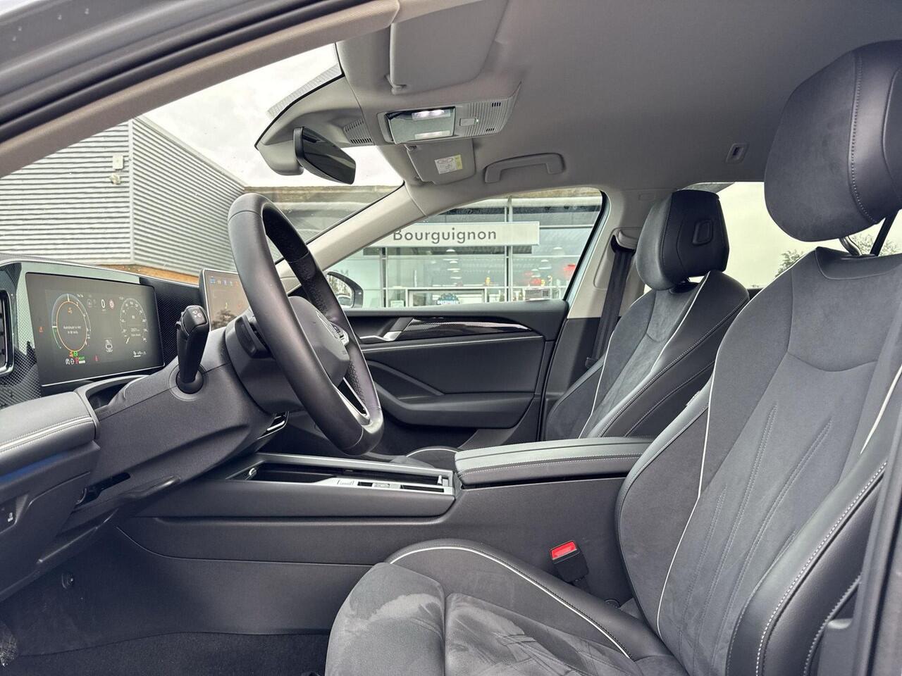 Volkswagen PASSAT Variant 1.5 eHybrid Business | Wordt verwacht | Trekhaak | A. Camera | PHEV | Massage | Head Up |