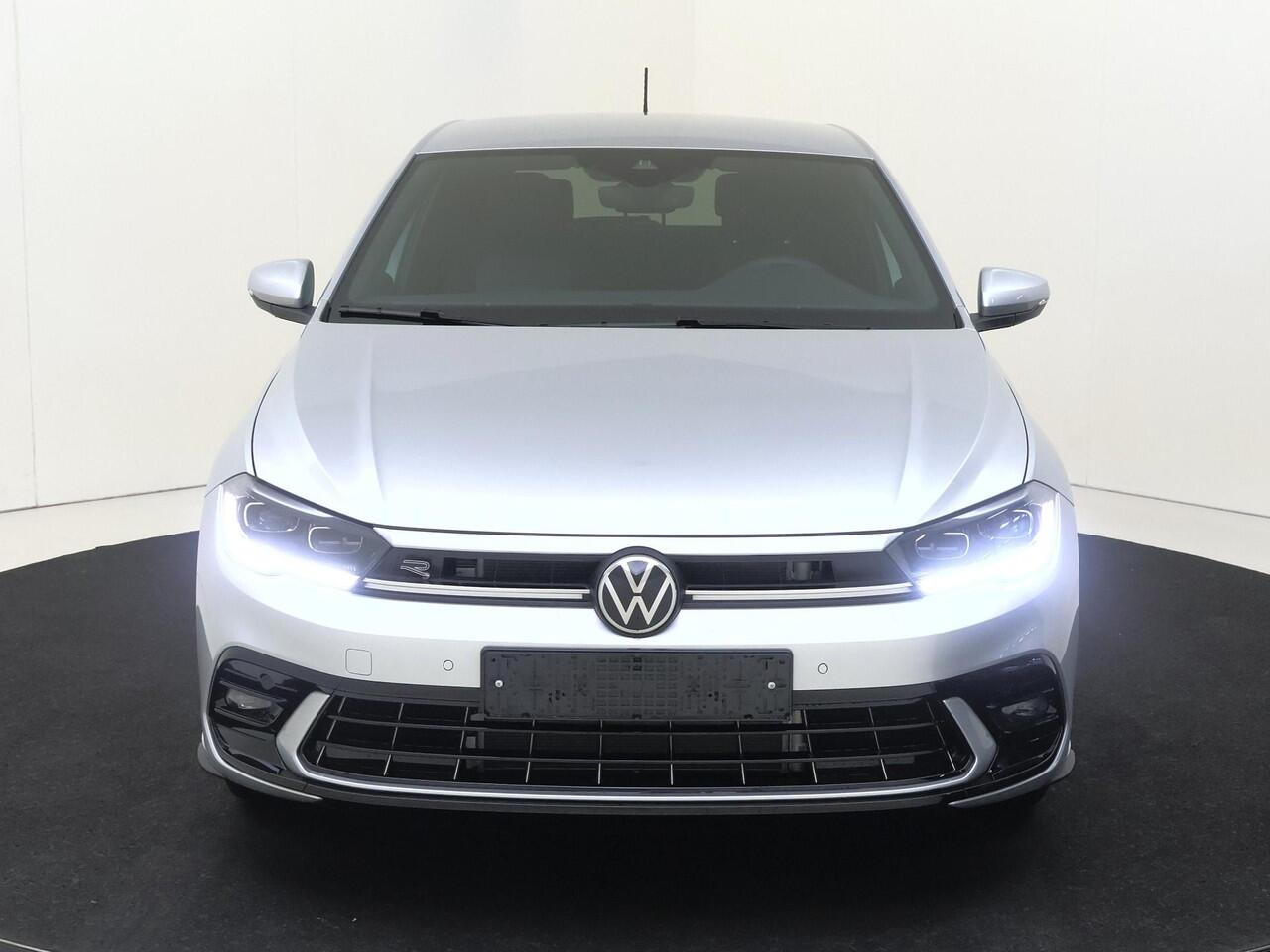 Volkswagen POLO R-Line Edition | 'App-Connect' draadloze smartphone integratie | Achterlichten LED | Afstandscontrolesysteem (Front Assist)