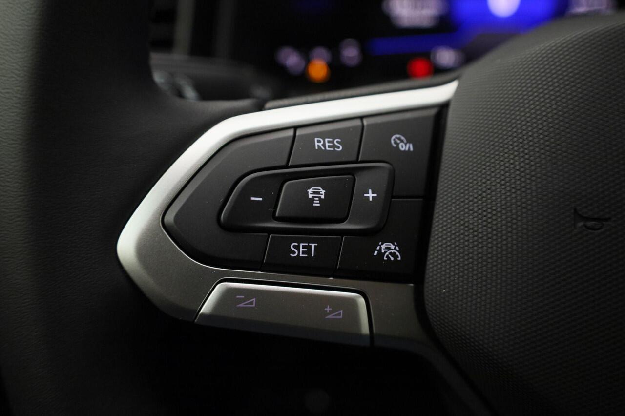 Volkswagen POLO Life Edition 1.0 TSI 95 pk 5 versn. Hand · Achteruitrijcamera · regensensor ·