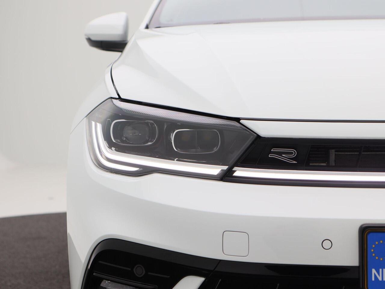 Volkswagen POLO 1.0 TSi Automaat R-Line Business | IQ Led | Adaptive Cruise | Stoel Verwarming | Camera | Carplay | Navigatie | Parkeersensoren | 17 Inch | 15.570 Km!!