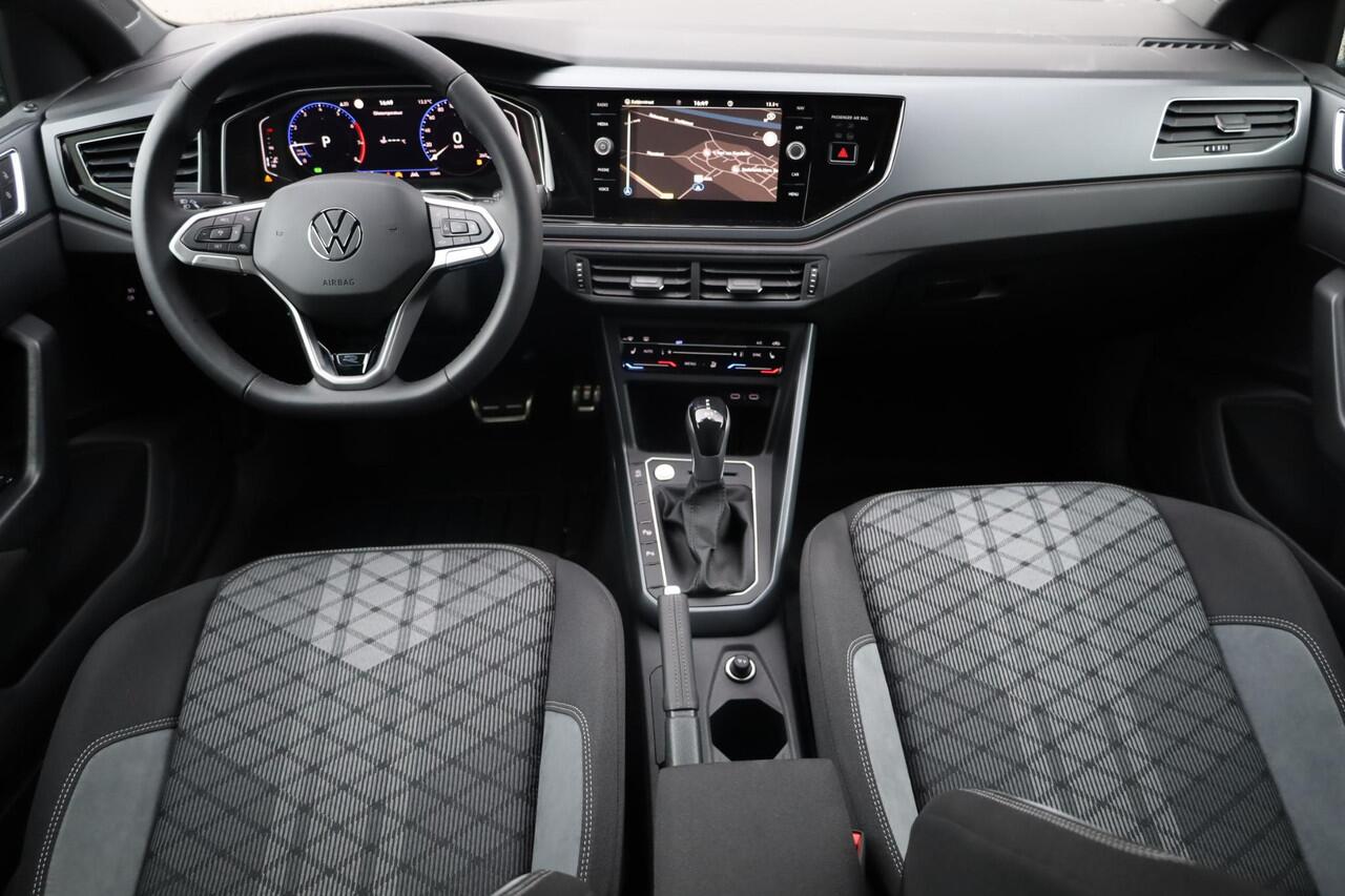 Volkswagen POLO 1.0 TSI R-Line 95PK / 70kW Keyless Entry & Start, adaptive cruise control met Stop&Go en stuurhulp, Apple Carplay & Android Auto, parkeersensoren voor + achter, LED koplampen, file assistent, extra getint glas achter, volledig digitaal instrumentenpaneel 