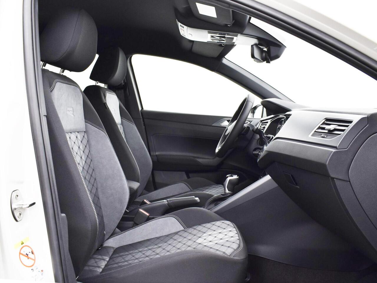 Volkswagen POLO R-Line Edition 1.0 TSI 95 PK 7 versn. DSG 7 Versn. DSG · Voorraad Actie · Prijs is inclusief EU 2000,- inruilpremie · Speciaal ingekocht