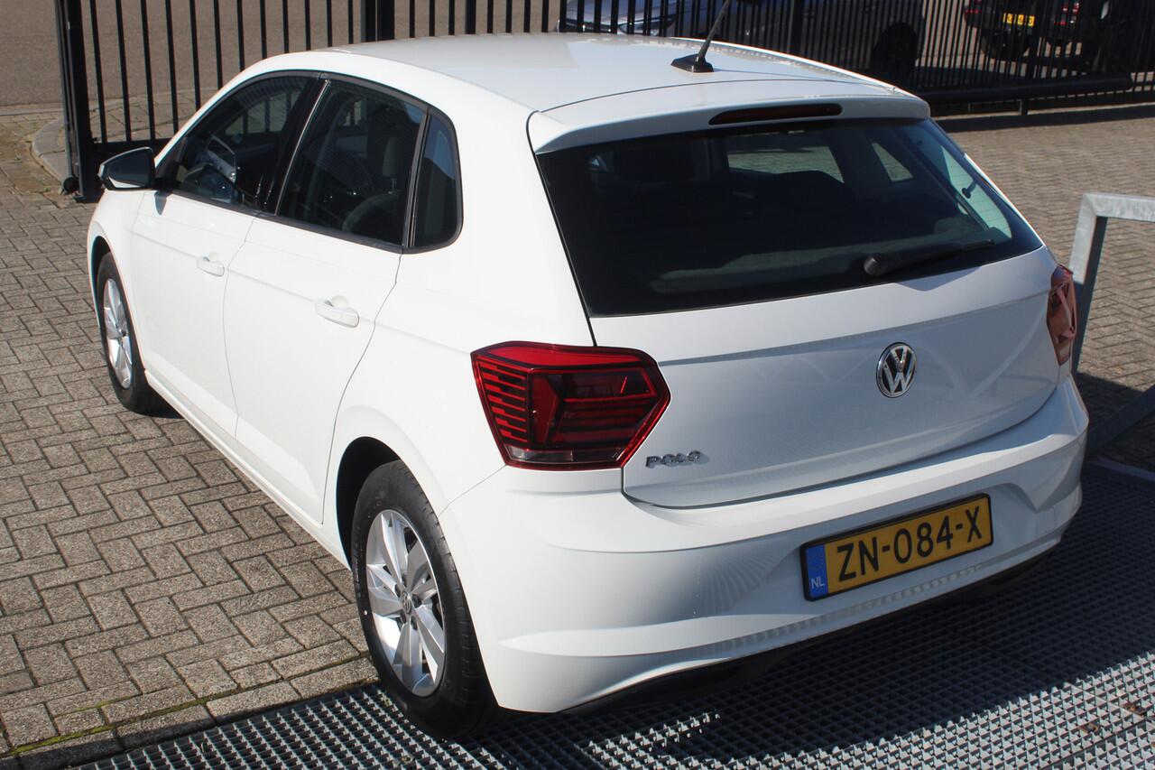 Volkswagen POLO 1.0 TSI Comfortline Navigatie/Adaptive cruise control/Apple carplay/Airco/DAB/Multifunctioneel stuurwiel/Elektrische ramen/Elektrisch verstelbare spiegels/15'' Lichtmetalen velgen.