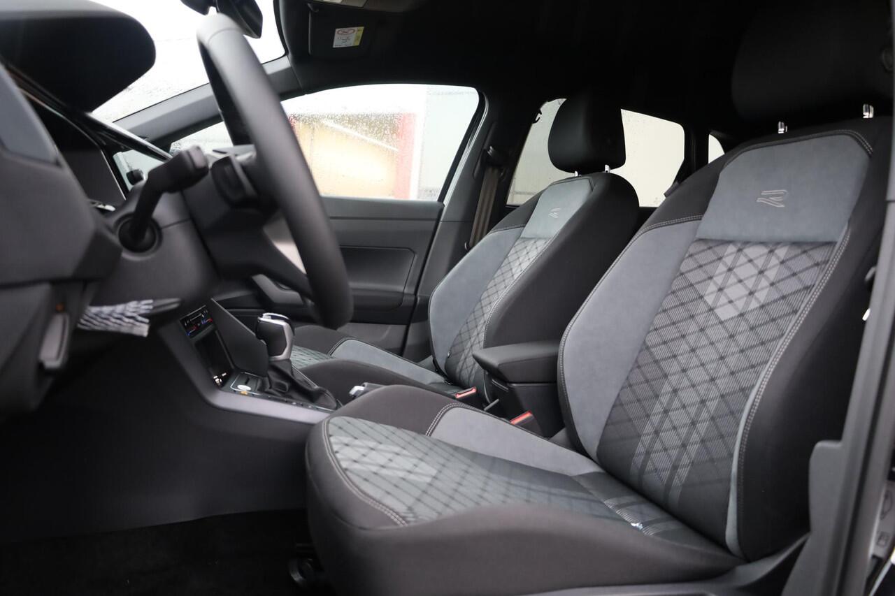 Volkswagen POLO 1.0 TSI R-Line 95PK / 70kW Keyless Entry & Start, adaptive cruise control met Stop&Go en stuurhulp, Apple Carplay & Android Auto, parkeersensoren voor + achter, LED koplampen, file assistent, extra getint glas achter, volledig digitaal instrumentenpaneel 