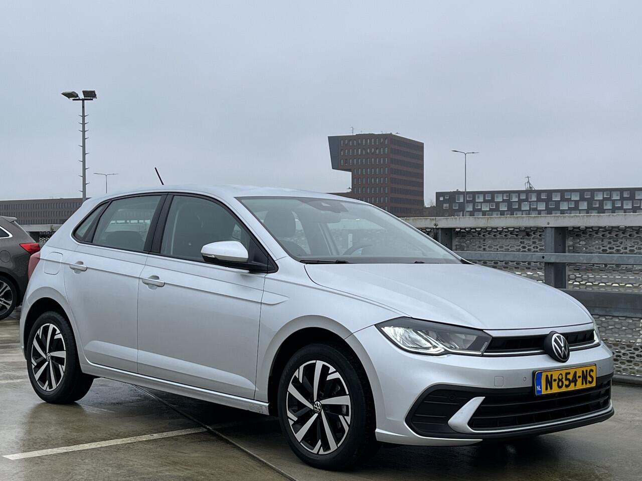 Volkswagen POLO 1.0 TSI Life / Navigatie / App connect / Parkeersensoren V+A / Lichtmetaal 16 inch / **