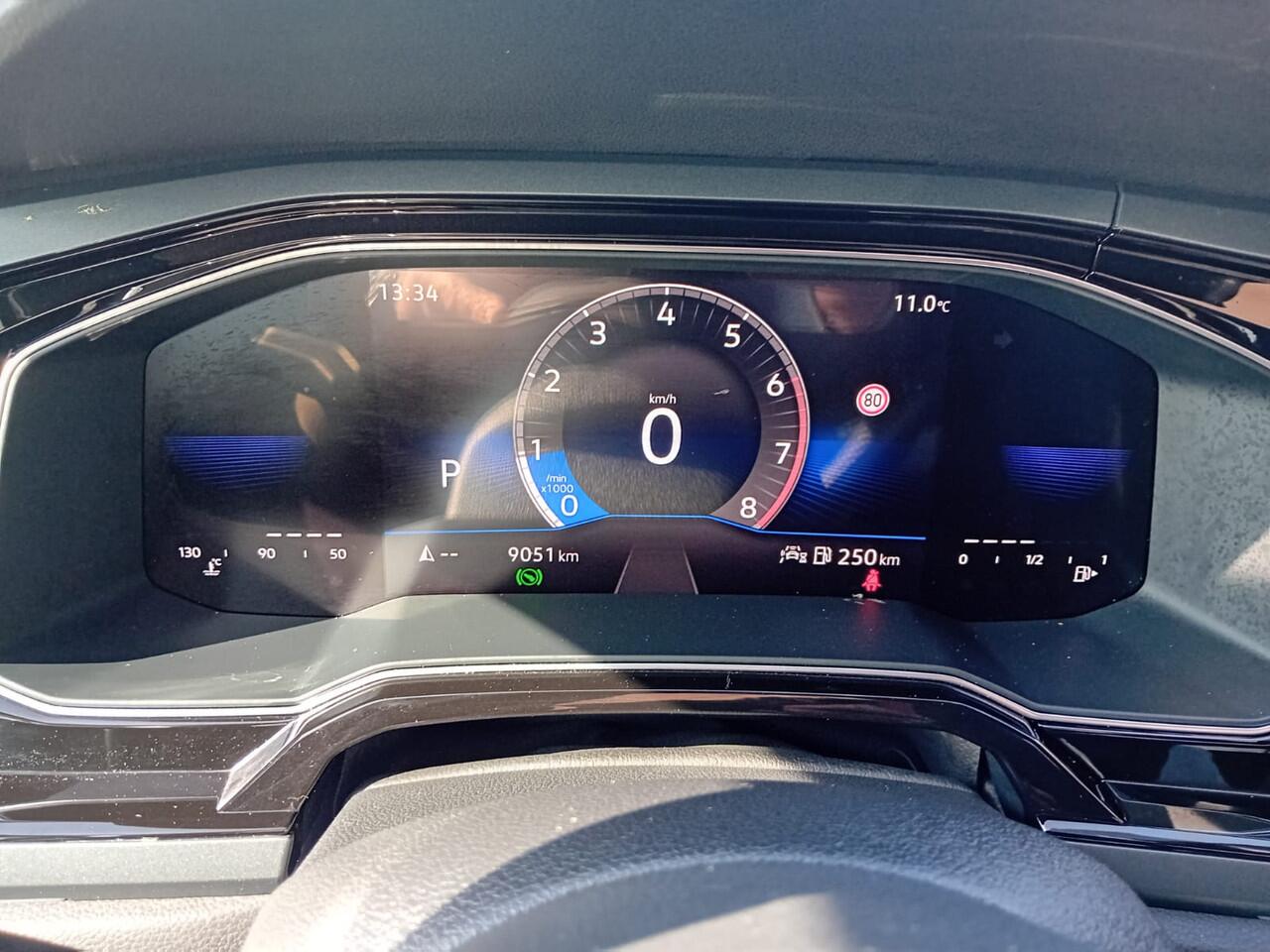 Volkswagen POLO 1.0 TSI 3x R-Line Business Automaat, Climatronic, Carplay/android auto, Panoramisch schuifdak, Navigatie, Cruise control adaptief, Volledig digitaal instrumenten paneel, Parkeersensoren, Elektrische ramen en spiegels, Centrale vergrendeling met AB, Rijbaa