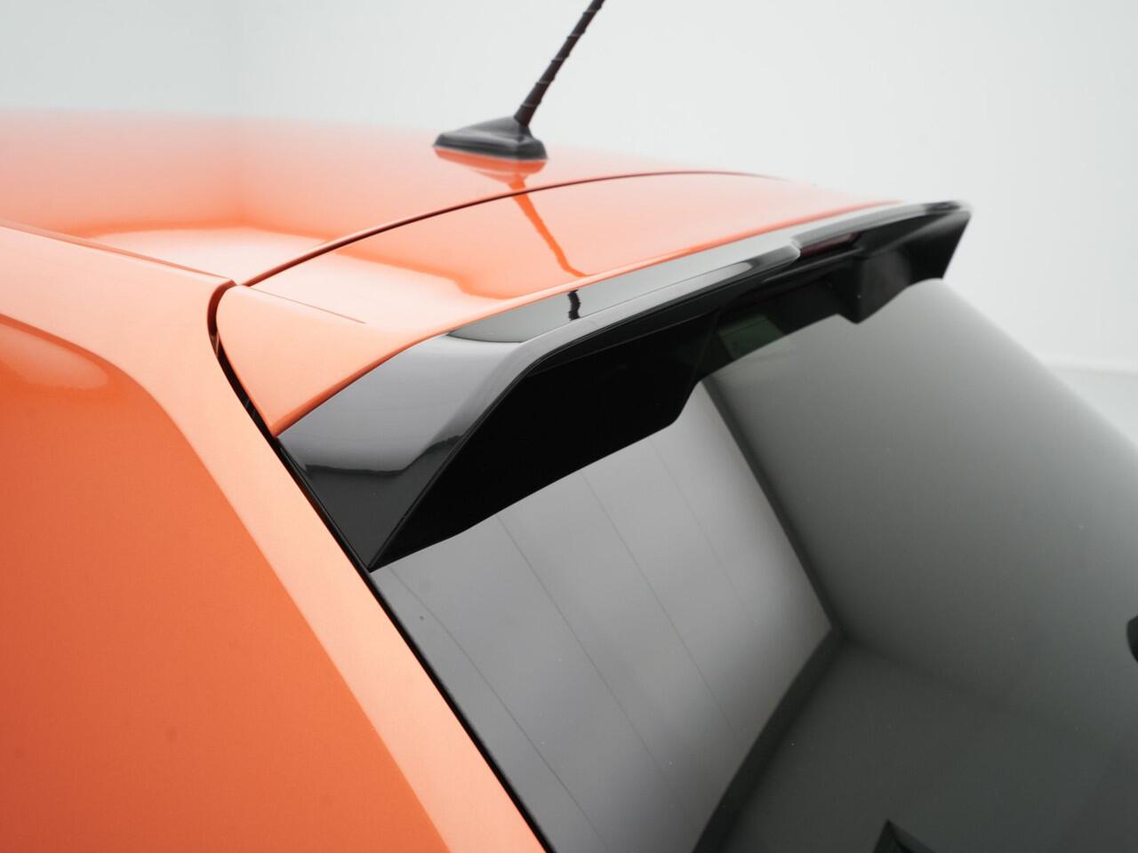 Volkswagen POLO 1.0 TSI 95pk R-Line Navigatie Carplay Acc Pdc 248