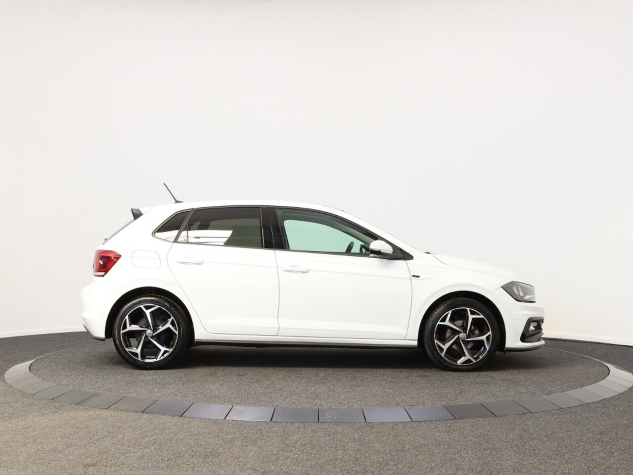 Volkswagen POLO 1.0 TSI Highline Business R | Panoramadak | Parkeersensoren |