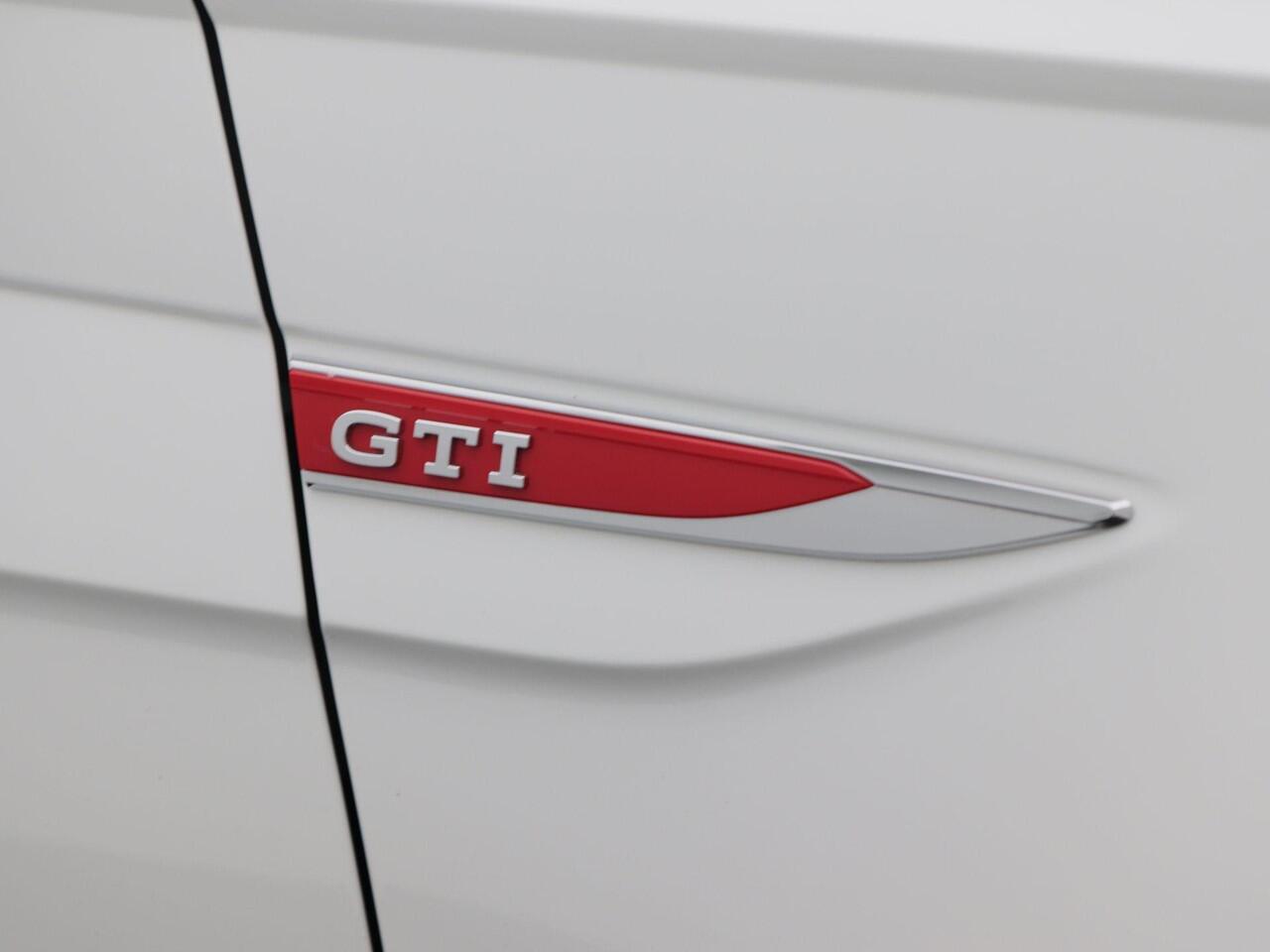 Volkswagen POLO 2.0 TSi GTi 207 Pk Automaat | Full LED IQ | Adaptive Cruise | CarPlay | Climate Control | Stoelverwarming | 18 Inch | 52.812 Km!!