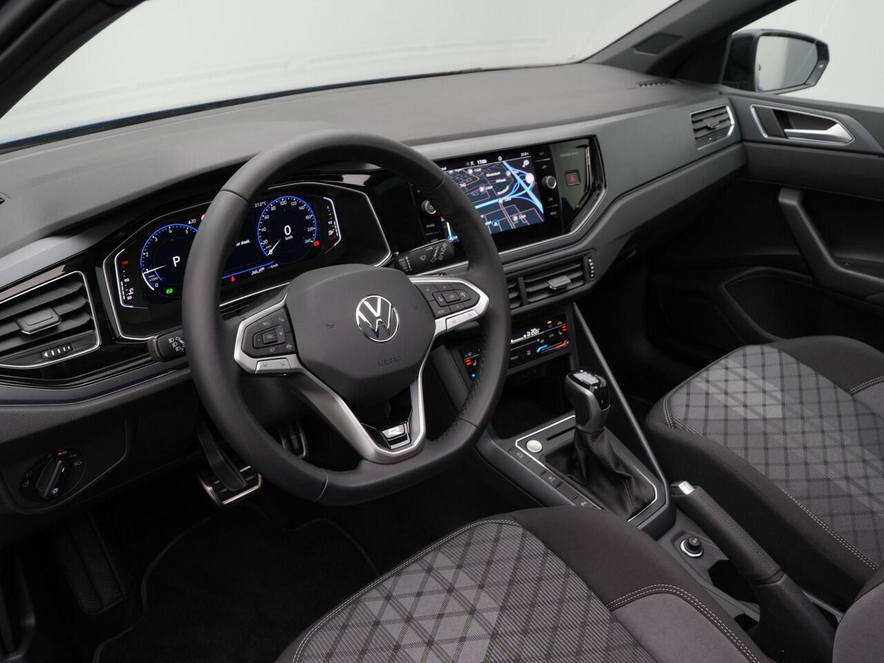 Volkswagen POLO 1.0 TSI 115 pk DSG R-Line Business | Panoramadak | IQ Light | Achteruitrijcamera | Sportonderstel | Carplay | Navigatie | Keyless | 17 inch