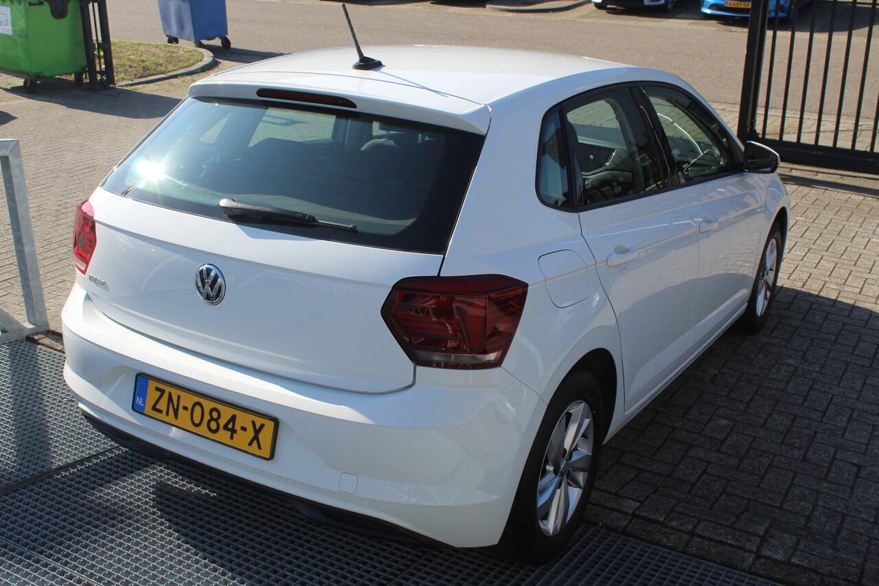 Volkswagen POLO 1.0 TSI Comfortline Navigatie/Adaptive cruise control/Apple carplay/Airco/DAB/Multifunctioneel stuurwiel/Elektrische ramen/Elektrisch verstelbare spiegels/15'' Lichtmetalen velgen.
