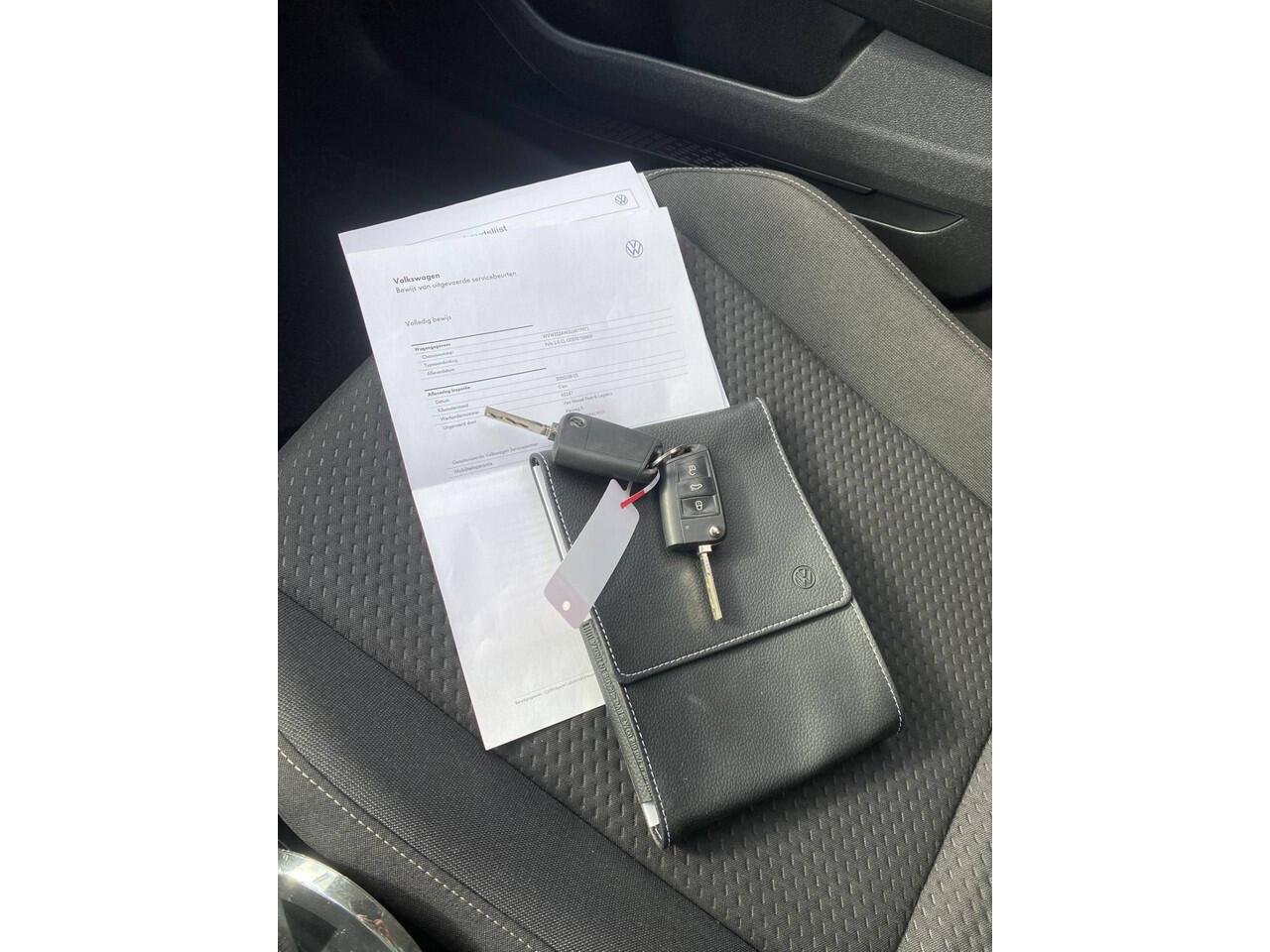 Volkswagen POLO 1.0 TSI Comfortline Orig.NL auto/Digital dashboard/Parkeersensoren rondom/Apple car play/Adaptive cruise control/Privacy glass