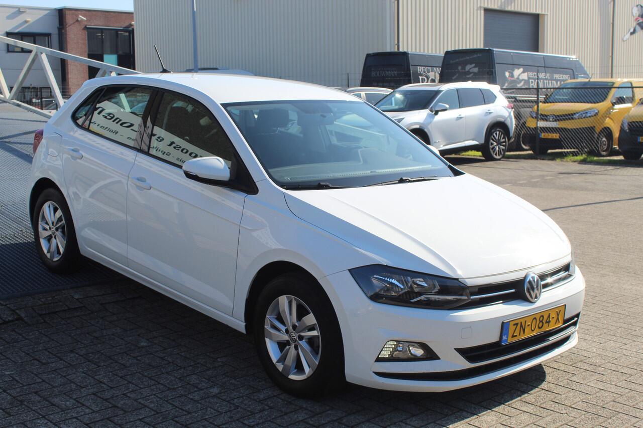 Volkswagen POLO 1.0 TSI Comfortline Navigatie/Adaptive cruise control/Apple carplay/Airco/DAB/Multifunctioneel stuurwiel/Elektrische ramen/Elektrisch verstelbare spiegels/15'' Lichtmetalen velgen.