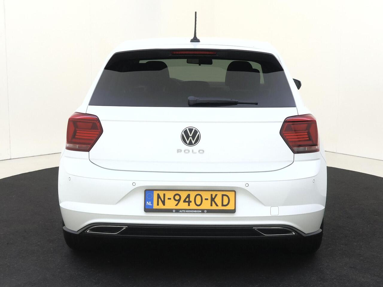 Volkswagen POLO 1.0 TSI R-Line Edition | Navigatie | Parkeersensoren | Airco | CarPlay | Adaptieve cruise control | Draadloze telefoonlader |
