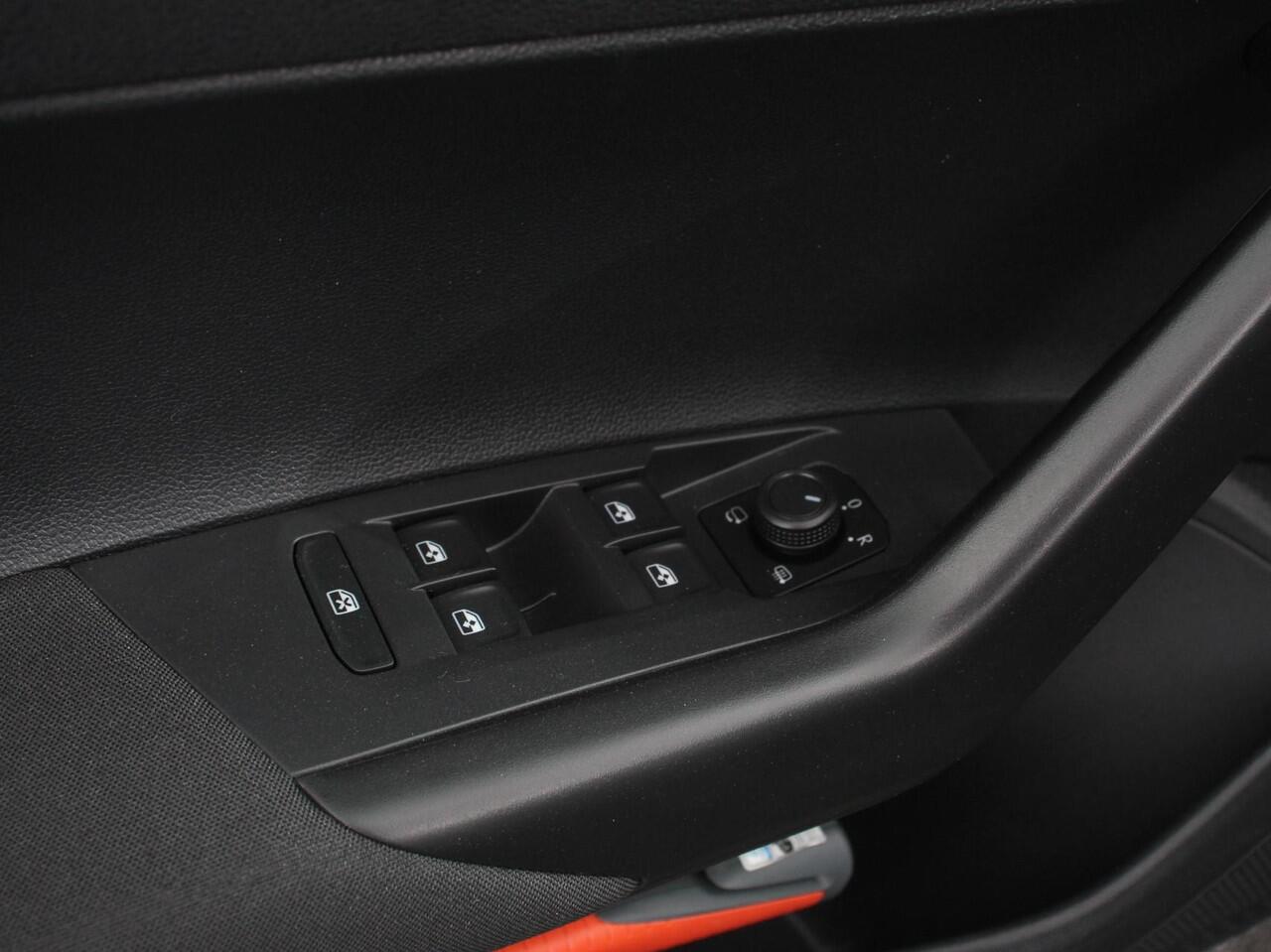 Volkswagen POLO 1.0 TSI Life | Navigatie | Digitale Cockpit | Airco | Parkeer sensoren V+A | LED | Lichtmetalen Velgen | Bluetooth