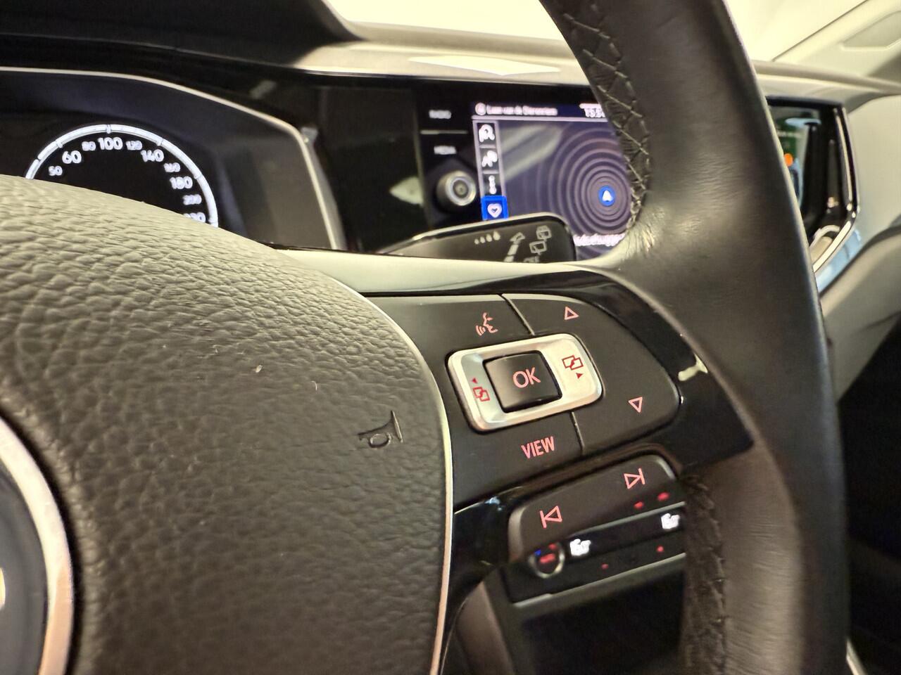 Volkswagen POLO 1.0 TSI Highline Business R-line Panoramadak Navigatie Full-led 24 maanden garantie mogelijk (*vraag naar de voorwaarden)