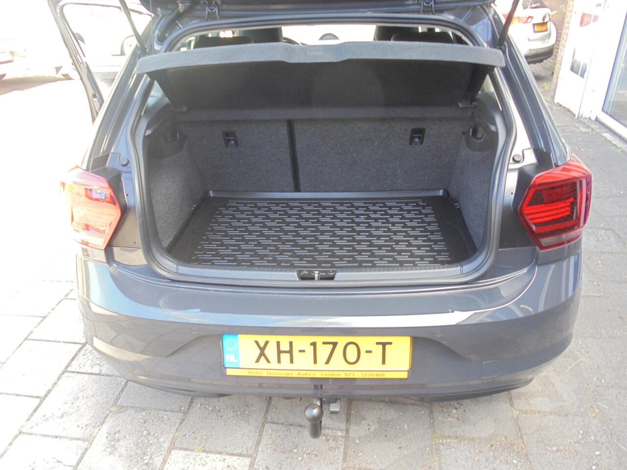 Volkswagen POLO 1.0 MPI Comfortline Business Navigatiesysteem, Parkeerassistentie, Airconditioning, Trekhaak, Lederen Bekleding