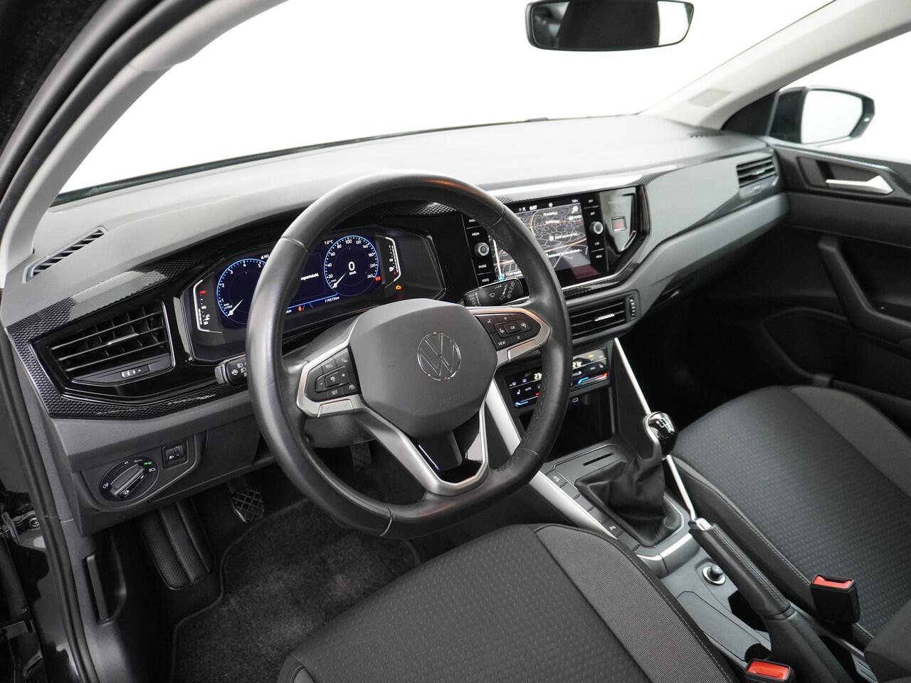 Volkswagen POLO T 96PK Navi Digi-Cockpit-Pro Adaptive-Cr. Apple Carplay Android App-Connect Dual-ECC PDC Stoel-Verwarmd Navi Life Business Lane-Assist Isofix Voicecommand DAB Front assist ChroomPack. Lmv 2/3Deelbare a-Bank 1e Eigenaar Origineel Nederlandse Auto EURO 6 ¤ 