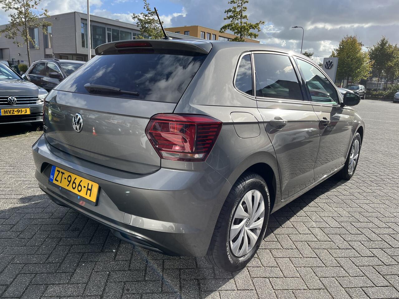 Volkswagen POLO 1.0 MPI Comfortline Color Connectivity Camera / App-connect / Cruise control / Airconditioning / Navigatie via app-connect