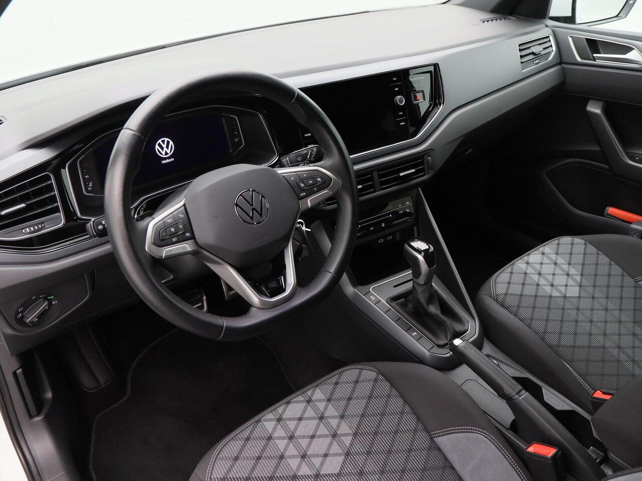 Volkswagen POLO 1.0 TSi Automaat R-Line Business | IQ Led | Adaptive Cruise | Stoel Verwarming | Camera | Carplay | Navigatie | Parkeersensoren | 17 Inch | 15.570 Km!!