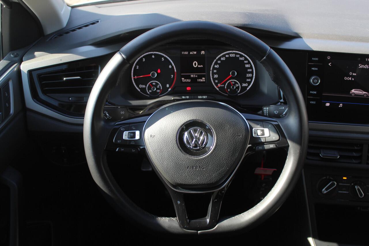 Volkswagen POLO 1.0 TSI Comfortline Navigatie/Adaptive cruise control/Apple carplay/Airco/DAB/Multifunctioneel stuurwiel/Elektrische ramen/Elektrisch verstelbare spiegels/15'' Lichtmetalen velgen.