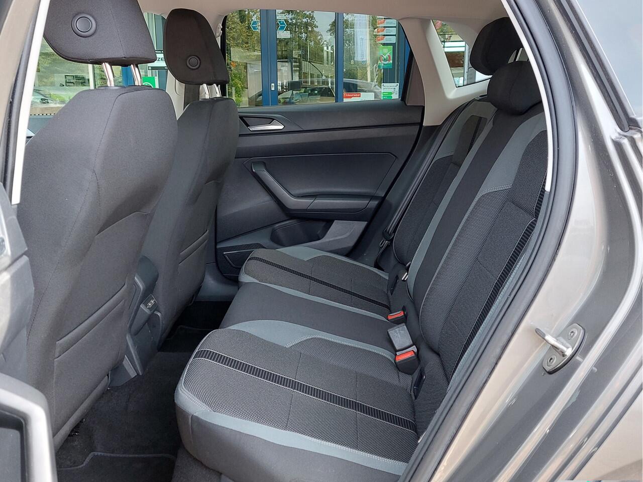 Volkswagen POLO 1.0 TSI 95pk Highline Executive 5-Deurs | Navi | Apple Carplay+Android Auto | Clima | Adap.Cruise | Sfeerverlichting | Pdc V+A | Licht+Regensensor | Privacy Glass | 16''lm