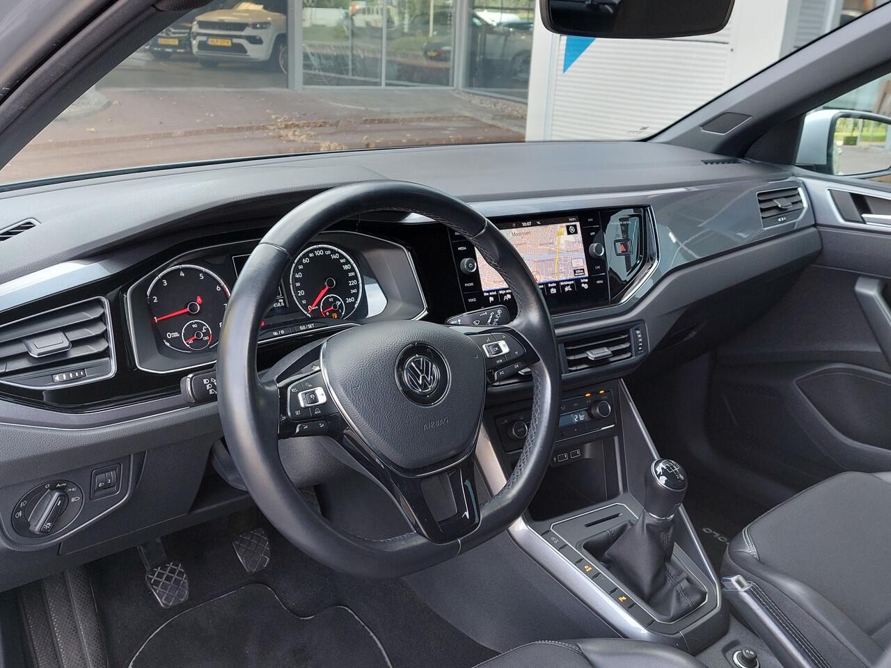 Volkswagen POLO 1.0 TSI 95pk Highline Executive 5-Deurs | Navi | Apple Carplay+Android Auto | Clima | Adap.Cruise | Sfeerverlichting | Licht+Regensensor | Privacy Glass | 16''lm