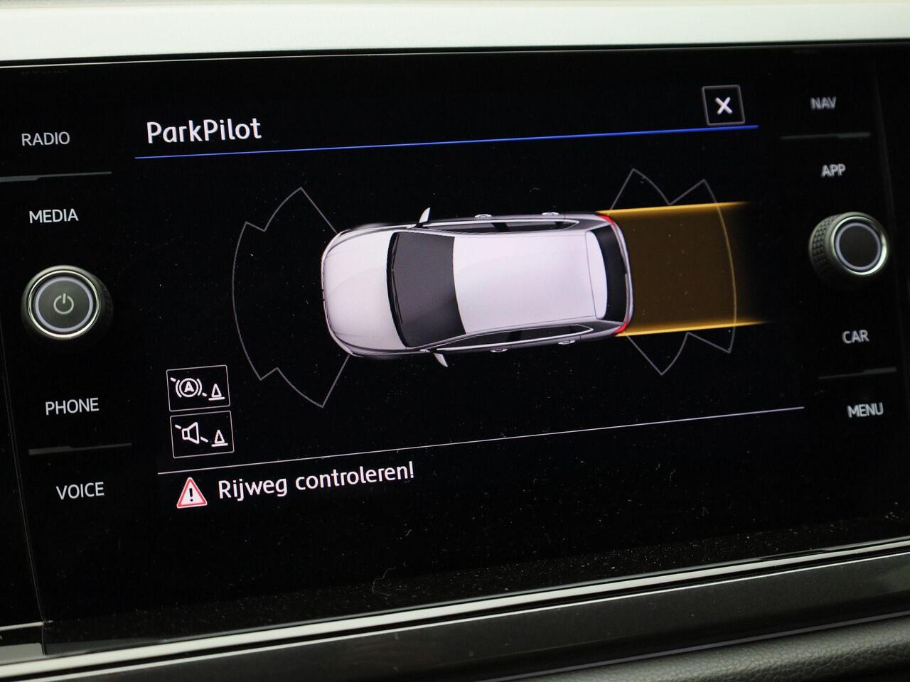 Volkswagen POLO 1.0TSI/95PK Highline Business R · Navigatie · Appel/Android carplay · Parkeersensoren