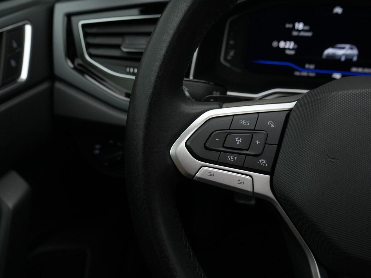 Volkswagen POLO 1.0 TSI 95 pk DSG R-Line | Panoramadak | IQ Light | Achteruitrijcamera | Navigatie