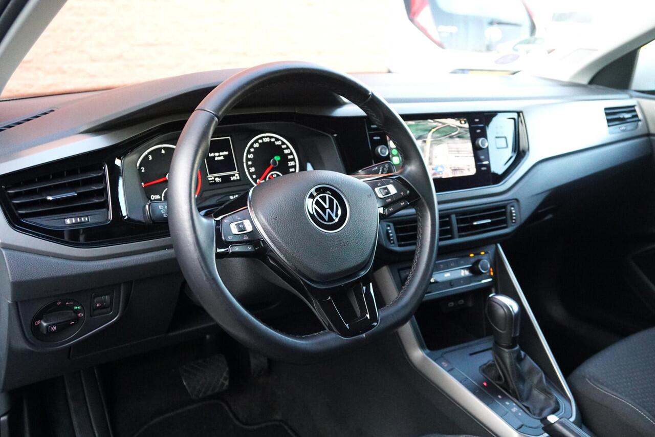 Volkswagen POLO 1.0 TSI Comfortline Automaat + STOELVERWARMING / TREKHAAK / APPLE CARPLAY