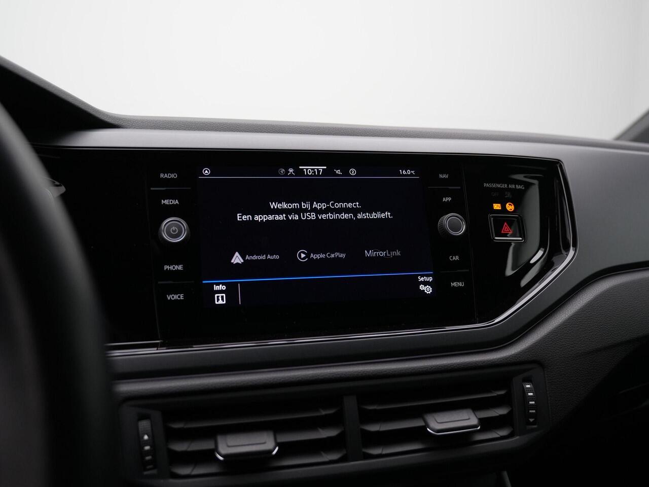 Volkswagen POLO 1.0 TSI 95 pk R-Line | Parkeersensoren voor/achter | Adaptive Cruise | Carplay