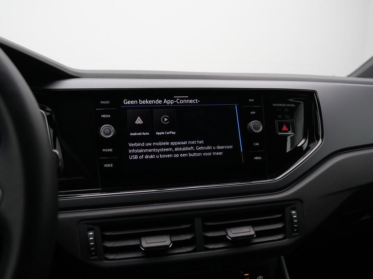 Volkswagen POLO 1.0 TSI 95 pk DSG R-Line | Panoramadak | IQ Light | Achteruitrijcamera | Stoelverwarming | Navigatie | Adaptive Cruise