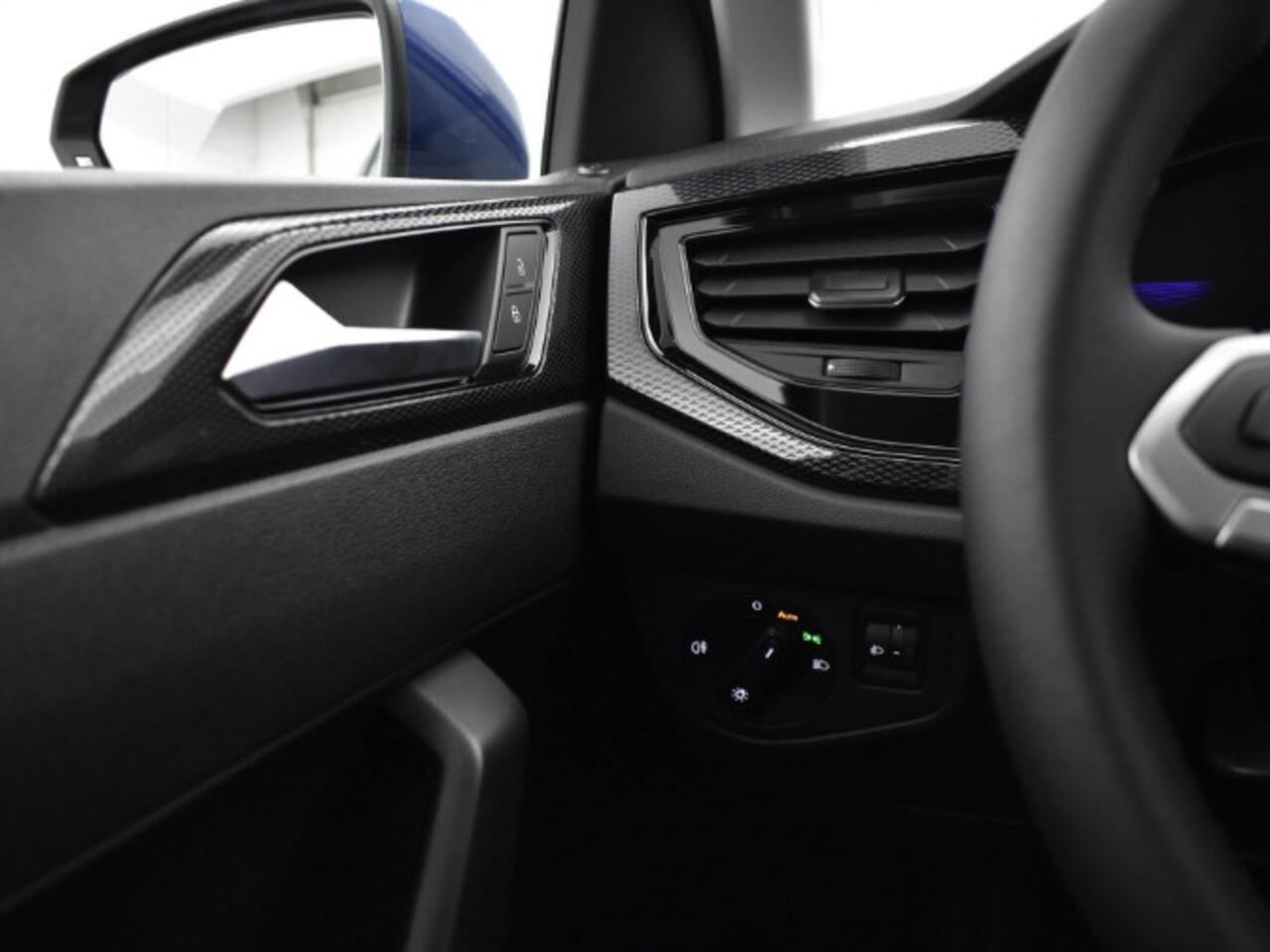 Volkswagen POLO Life Edition 1.0 TSI 95 pk 5 versn. Hand · Achteruitrijcamera · Regensensor ·