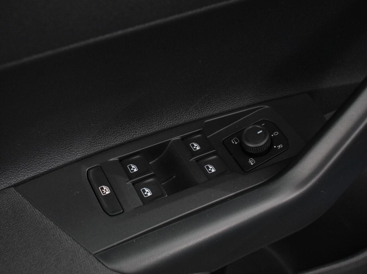 Volkswagen POLO 1.0 TSI Life Nieuw model Navigatie Digitale Cockpit Airco Parkeer sensoren V+A | LED Lichtmetalen Velgen